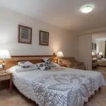 Esmeralda Villa *