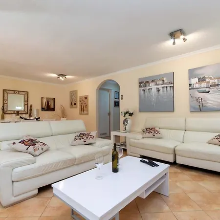 Villa Esmeralda *