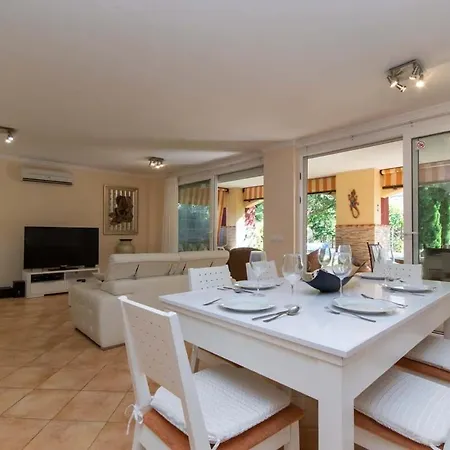 Esmeralda Villa *